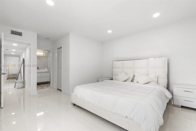 1581 Normandy Dr, Miami Beach, FL 33141