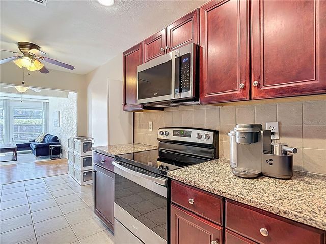 7385 CRESTWOOD DRIVE, Weeki Wachee, FL 34613