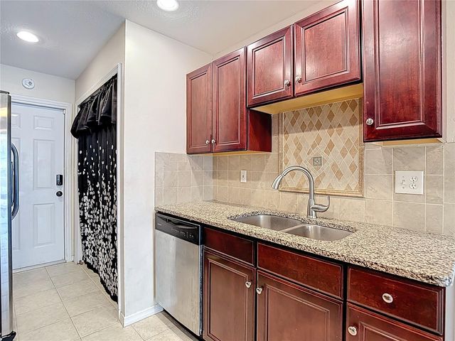 7385 CRESTWOOD DRIVE, Weeki Wachee, FL 34613