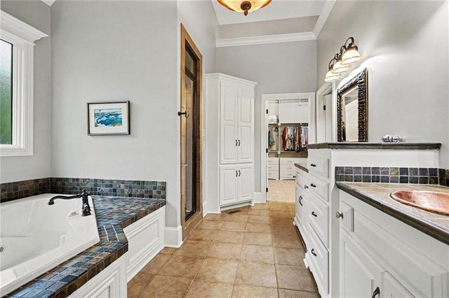 10515 N Michigan Avenue, Kansas City, MO 64155