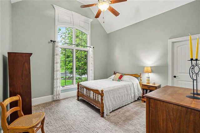10515 N Michigan Avenue, Kansas City, MO 64155