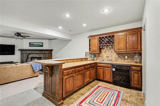 10515 N Michigan Avenue, Kansas City, MO 64155