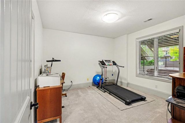 10515 N Michigan Avenue, Kansas City, MO 64155