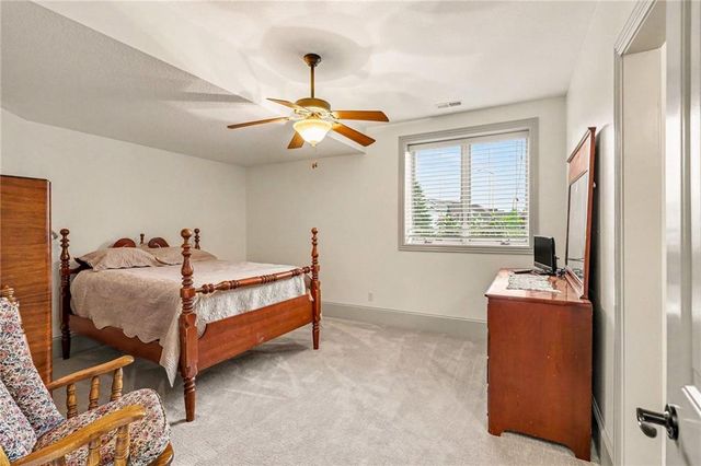 10515 N Michigan Avenue, Kansas City, MO 64155