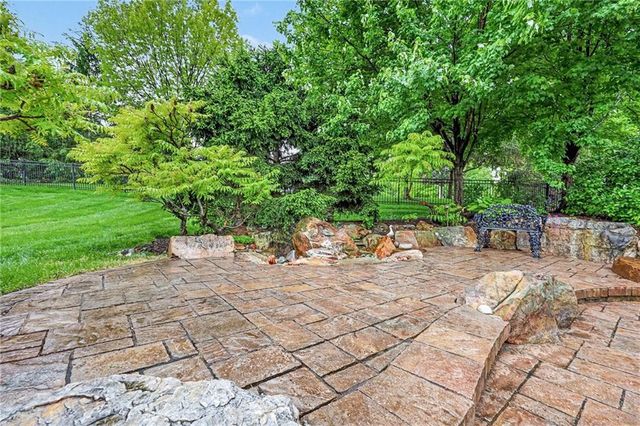 10515 N Michigan Avenue, Kansas City, MO 64155