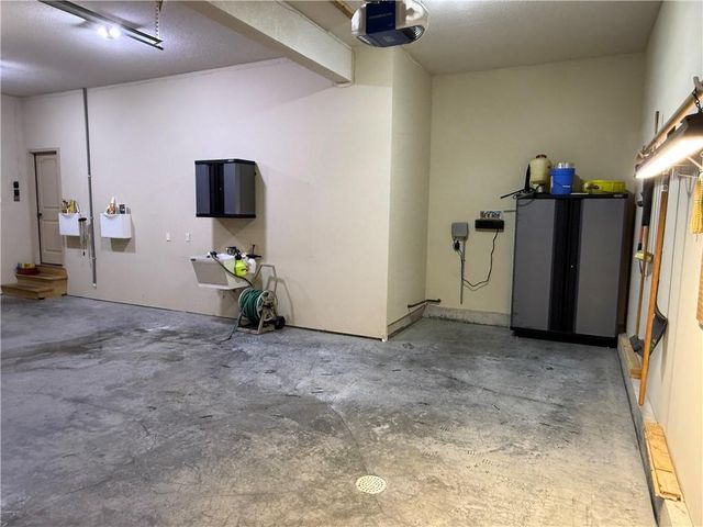10515 N Michigan Avenue, Kansas City, MO 64155