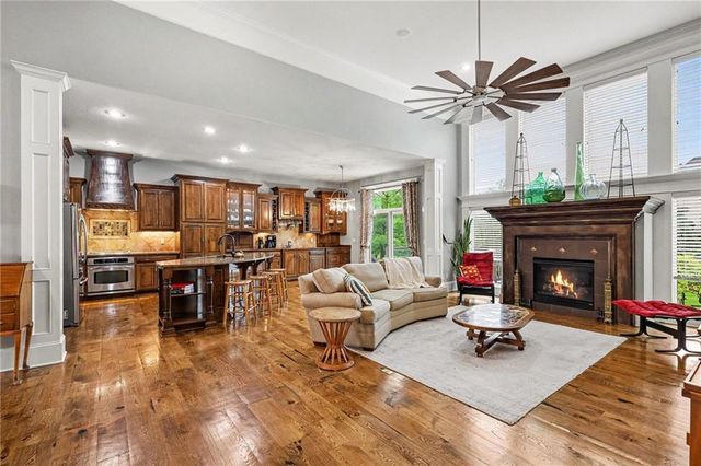 10515 N Michigan Avenue, Kansas City, MO 64155