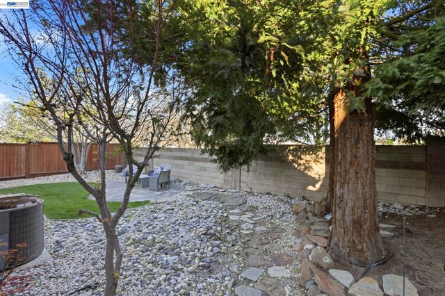 1702 Highland Cir, Fairfield, CA 94534