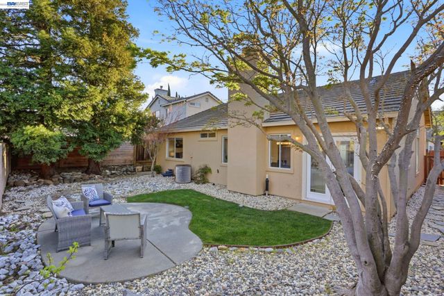 1702 Highland Cir, Fairfield, CA 94534