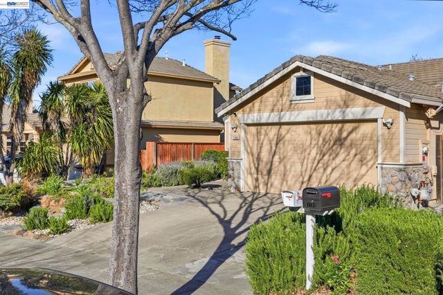 1702 Highland Cir, Fairfield, CA 94534