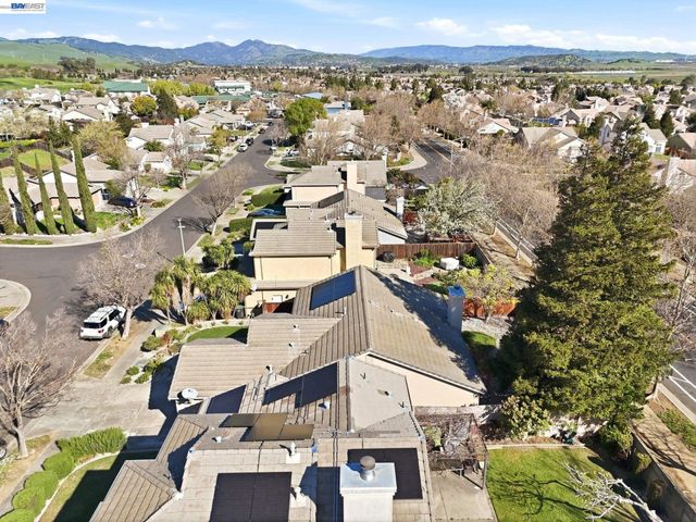 1702 Highland Cir, Fairfield, CA 94534