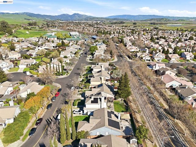 1702 Highland Cir, Fairfield, CA 94534