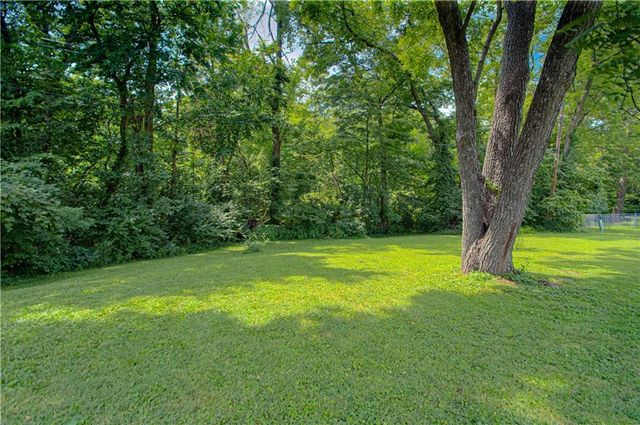 820 S Main Street, Liberty, MO 64068