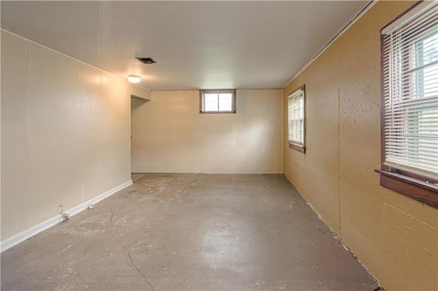 820 S Main Street, Liberty, MO 64068