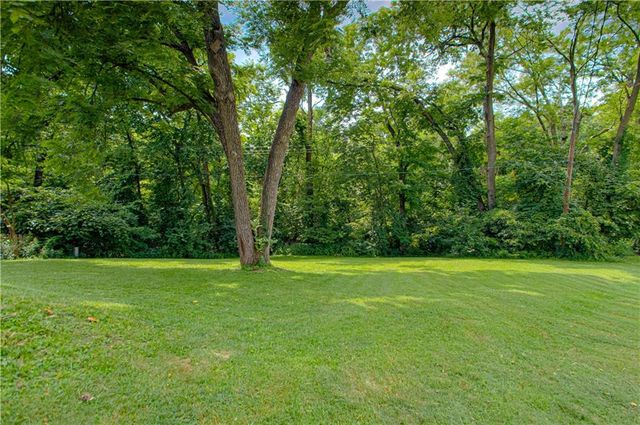 820 S Main Street, Liberty, MO 64068