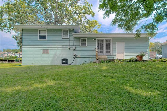 820 S Main Street, Liberty, MO 64068