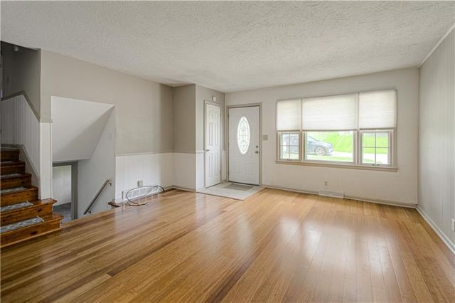 820 S Main Street, Liberty, MO 64068