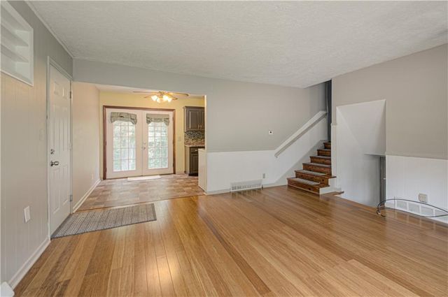 820 S Main Street, Liberty, MO 64068
