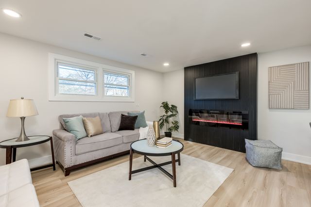 9132 Lincolnwood Drive, Evanston, IL 60203