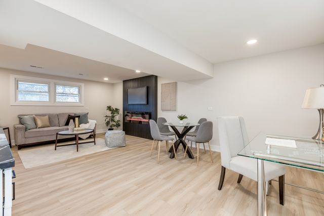 9132 Lincolnwood Drive, Evanston, IL 60203