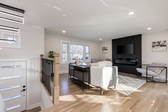 9132 Lincolnwood Drive, Evanston, IL 60203