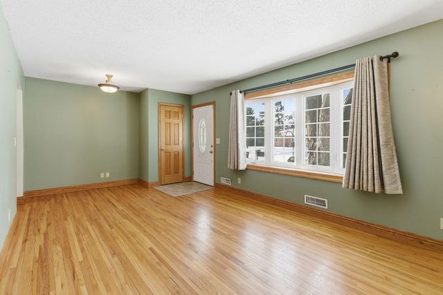 10409 Zion Street NW, Coon Rapids, MN 55433