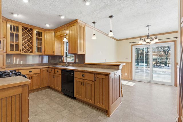 10409 Zion Street NW, Coon Rapids, MN 55433