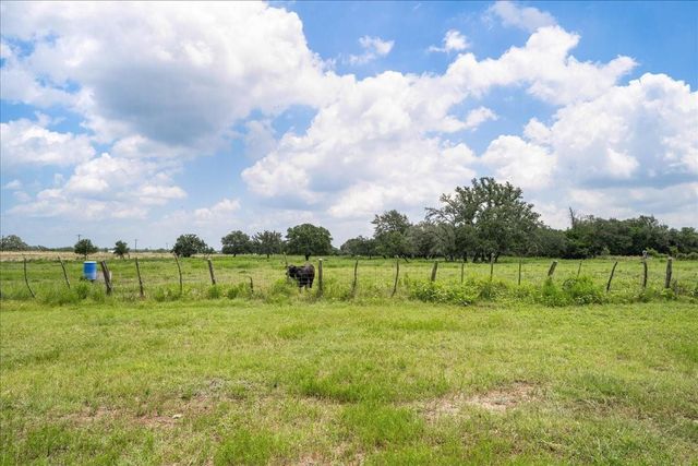 7260 Goehring Road, Ledbetter, TX 78946
