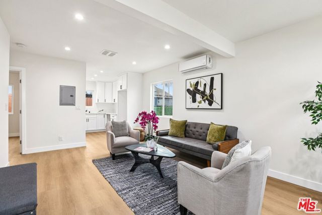 1320 W 51st Place, Los Angeles, CA 90037