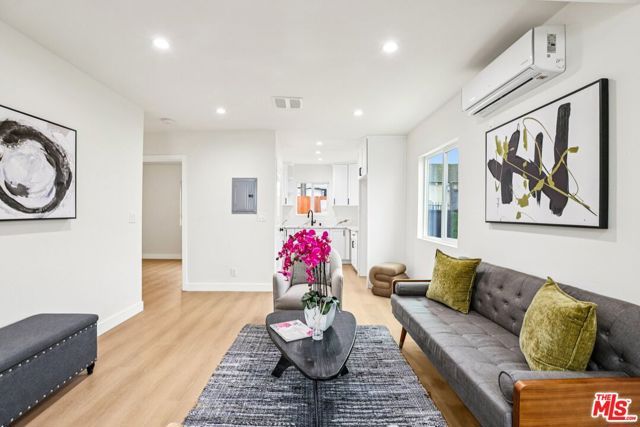 1320 W 51st Place, Los Angeles, CA 90037