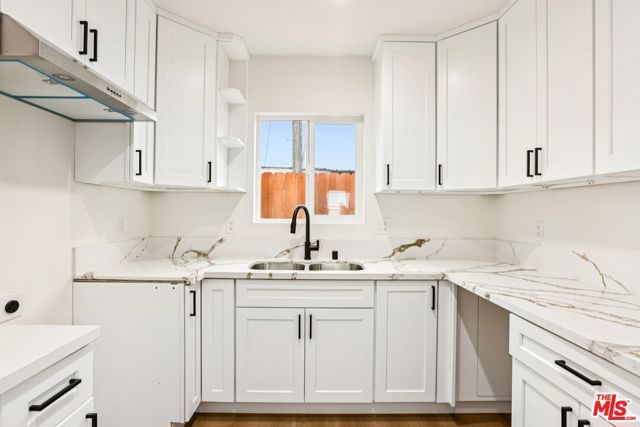 1320 W 51st Place, Los Angeles, CA 90037