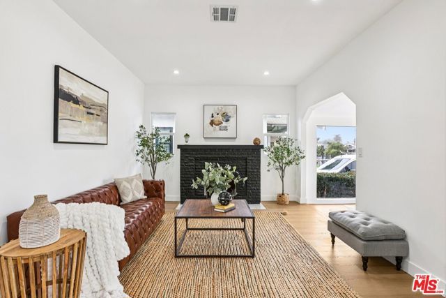 1320 W 51st Place, Los Angeles, CA 90037