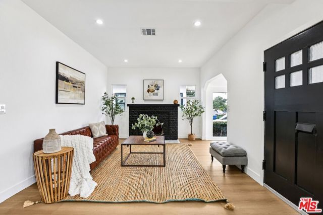 1320 W 51st Place, Los Angeles, CA 90037