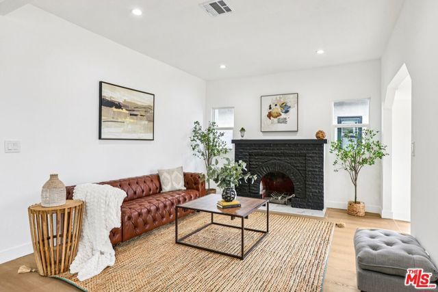 1320 W 51st Place, Los Angeles, CA 90037