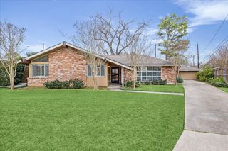 9106 Riddlewood Lane, Houston, TX 77025