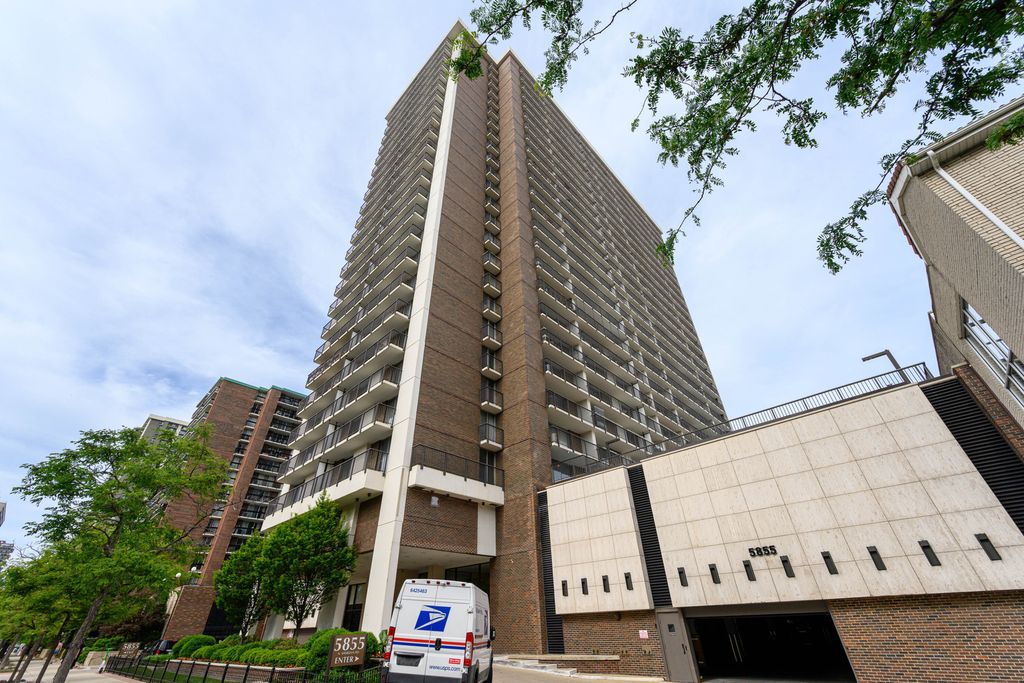 5855 N Sheridan Road 24J, Chicago, IL 60660