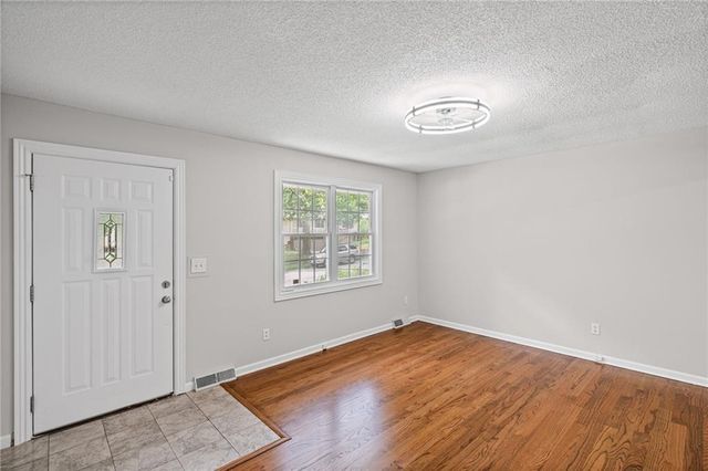 1210 SE 5th Street, Lee's Summit, MO 64063