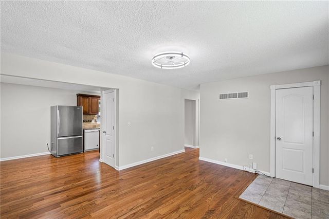 1210 SE 5th Street, Lee's Summit, MO 64063