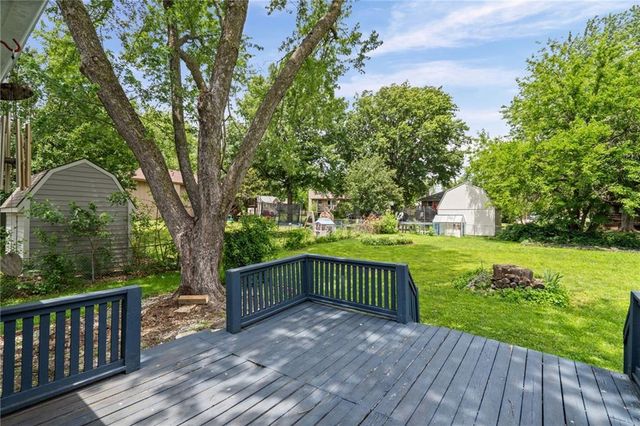 1210 SE 5th Street, Lee's Summit, MO 64063
