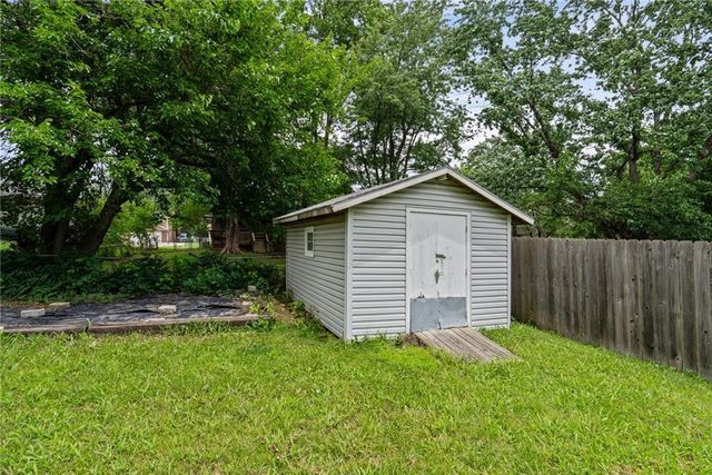1210 SE 5th Street, Lee's Summit, MO 64063