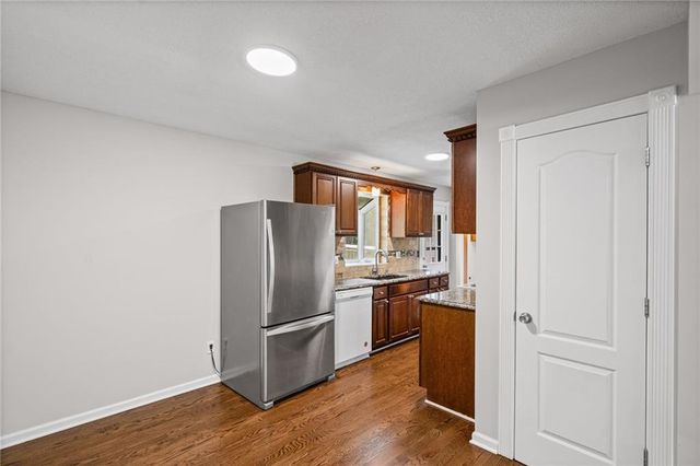 1210 SE 5th Street, Lee's Summit, MO 64063