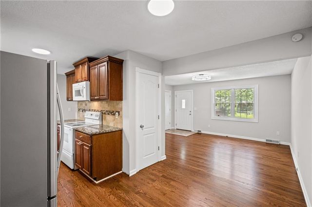 1210 SE 5th Street, Lee's Summit, MO 64063