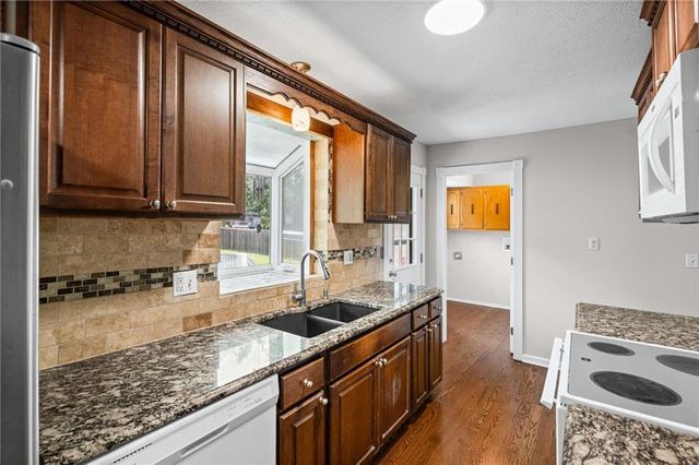 1210 SE 5th Street, Lee's Summit, MO 64063