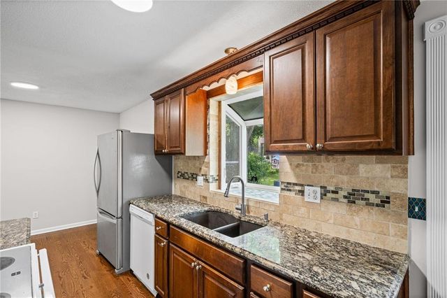 1210 SE 5th Street, Lee's Summit, MO 64063
