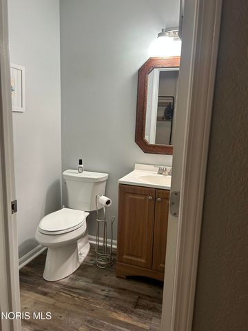 1067 Hunters Run Road, Perrysburg, OH 43551