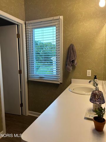 1067 Hunters Run Road, Perrysburg, OH 43551