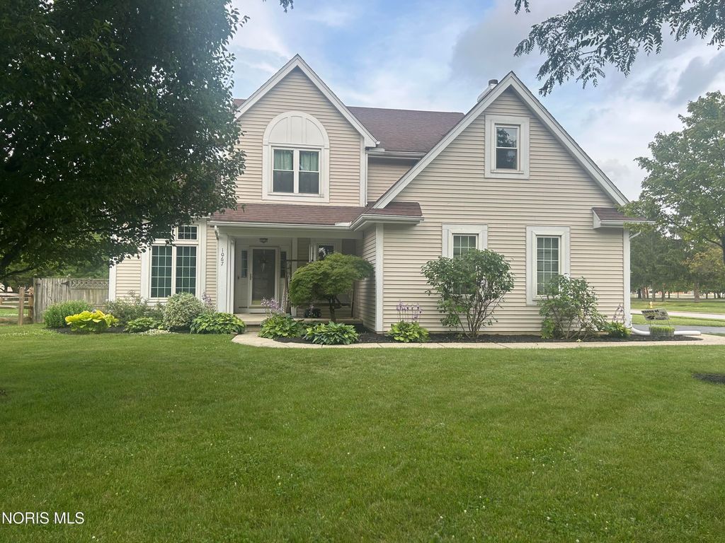 1067 Hunters Run Road, Perrysburg, OH 43551
