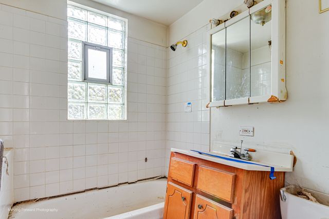 7327 S Kenwood Avenue, Chicago, IL 60619