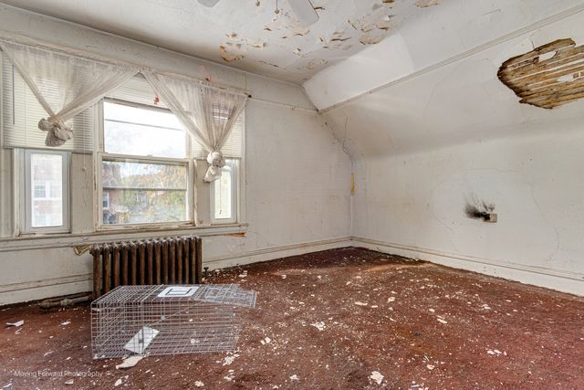 7327 S Kenwood Avenue, Chicago, IL 60619