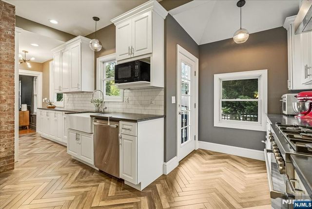 298 Ridgewood Avenue, Glen Ridge, NJ 07028